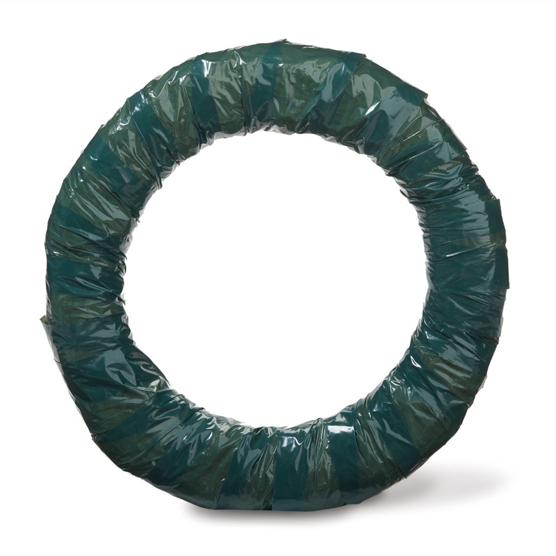Green-Wrapped Decorative Straw Wreath Form (CPG)